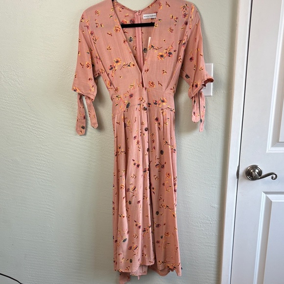 little mistress cornflower midi dress Saffron and Amber Ditsy Floral Print Midi Dress